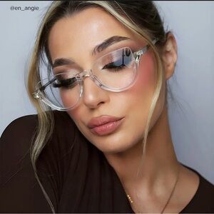 🤩Vooglam- Sylvia- Crystal Clear Cat-Eye Glasses🤩